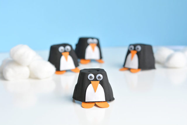 Hacer pingüinos con hueveras de cartón
